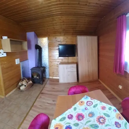 Caloroczne U Eli بيت خشبي *